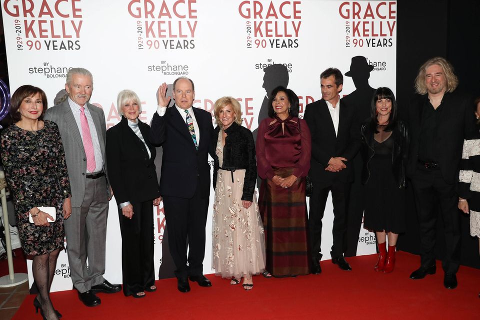 18. April 2019 Grace Kelly, die Mutter von Albert II. wäre im November Jahr 90 Jahre alt geworden, und zu diesem Anlass feiert der Fürst zusammen mit Stars wie Shirley Bassey, Linda Evans und Patrick Duffy beim "Tribute to Grace Kelly" Event im Automobilmuseum in Monaco. 18. April 2019 Grace Kelly, die Mutter von Albert II. wäre im November Jahr 90 Jahre alt geworden, und zu diesem Anlass feiert der Fürst zusammen mit Stars wie Shirley Bassey, Linda Evans und Patrick Duffy beim "Tribute to Grace Kelly" Event im Automobilmuseum in Monaco.