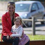 22. April 2019  Das sieht nach einer Menge Spaß aus: Michelle Hunziker tollt mit ihren süßen Töchtern Celeste und Sole auf einem Abenteuerspielplatz herum. Aber nicht nur Mama und Töchter steht die Freude ins Gesicht geschrieben ... 