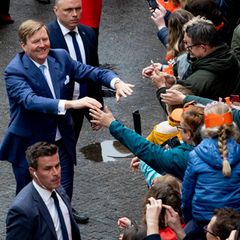 Ein König zum Anfassen: Bei seiner Ankunft wird König Willem-Alexander wie ein Rockstar gefeiert. 