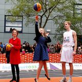 Prinzessin Ariane zeigt am Ball vollen Körpereinsatz. 
