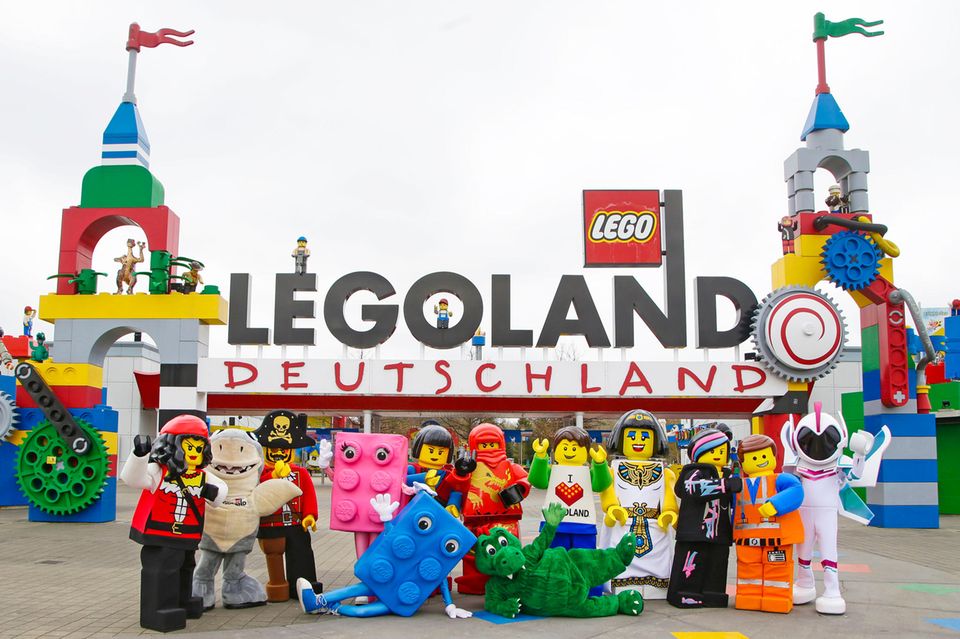 Die LEGO Helden heißen Familien willkommen!