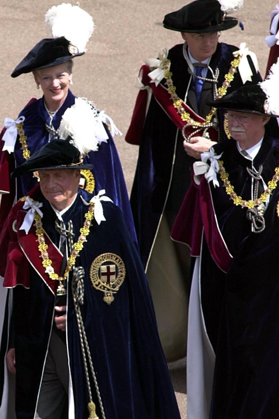 Ebenso wie einige seiner royalen Kollegen - Prinzessin Beatrix der Niederlande, Königin Margrethe von Dänemark, König Juan Carlos von Spanien - war auch Großherzog Jean von Luxemburg einer der ausgewählten "Ritter vom Hosenbandorden / Knights of the Royal Garter", des höchsten englischen Ritterordens.