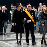 Die belgische Königsfamilie mit Königin Mathilde und König Philippe mit Tochter Elisabeth, dahinter Königin Paola und König Albert II. mit Prinz Laurent