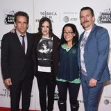 Zusammen mit Filmkollegin Janeane Garofalo zeigen sich Ben Stiller, Winona Rider und Ethan Hawke anlässlich einer Jubiläumsvorführung beim Tribeca Festival. Ben Stillers Karriere ist nach dem Film konstant gewachsen und hat Erfolge wie "Zoolander" und "Nachts im Museum" hervorgebracht.