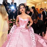 Als dramatische Barbie-Prinzessin im extravaganten Zac-Posen-Traum zeigt sich Bollywood-Star Deepika Padukone.