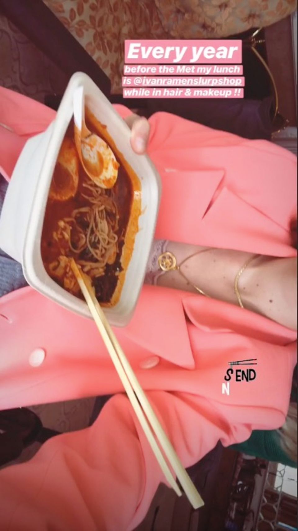 Auf Instagram zeigt Gigi Hadid ihren Fans ihr traditionelles Mittagessen vor jeder Met Gala. Auf Instagram zeigt Gigi Hadid ihren Fans ihr traditionelles Mittagessen vor jeder Met Gala.