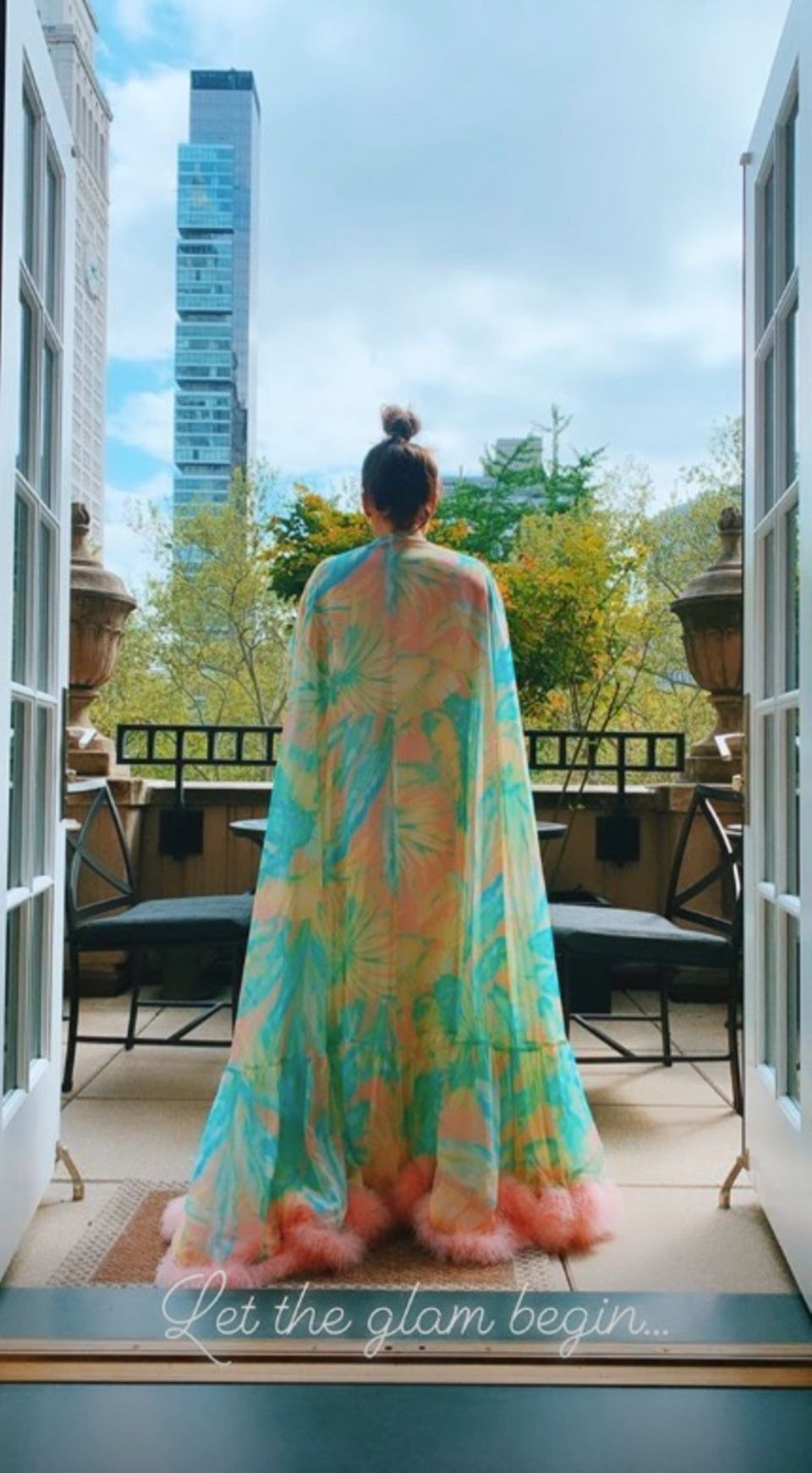 In einem glamourösen Bademantel genießt Jennifer Lopez noch einmal die Ruhe, bevor sie sich für die große Met Gala stylen lässt. In einem glamourösen Bademantel genießt Jennifer Lopez noch einmal die Ruhe, bevor sie sich für die große Met Gala stylen lässt.