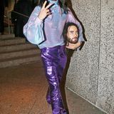 Nicht ohne seinen Kopf, dafür aber mit neuem, partytauglicherem Disco-Style ist Jared Leto nach der Met Gala unterwegs.