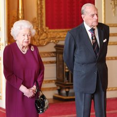 7. Mai 2019  Überraschender Auftritt: Prinz Philip, der sich eigentlich seit Mitte 2017 im Ruhestand befindet, lässt es sich nicht nehmen, seine Frau Queen Elizabeth zu einem Mittagessen mit den Mitgliedern des Order of Merit auf Schloss Windsor zu begleiten. Philip gehört dem Order of Merit bereits seit 1968 an.