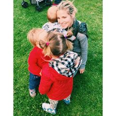 Elsa Pataky postet am Muttertag ein Foto, auf dem die Schauspielerin und ihre drei Kinder liebevoll vereint zu sehen sind.