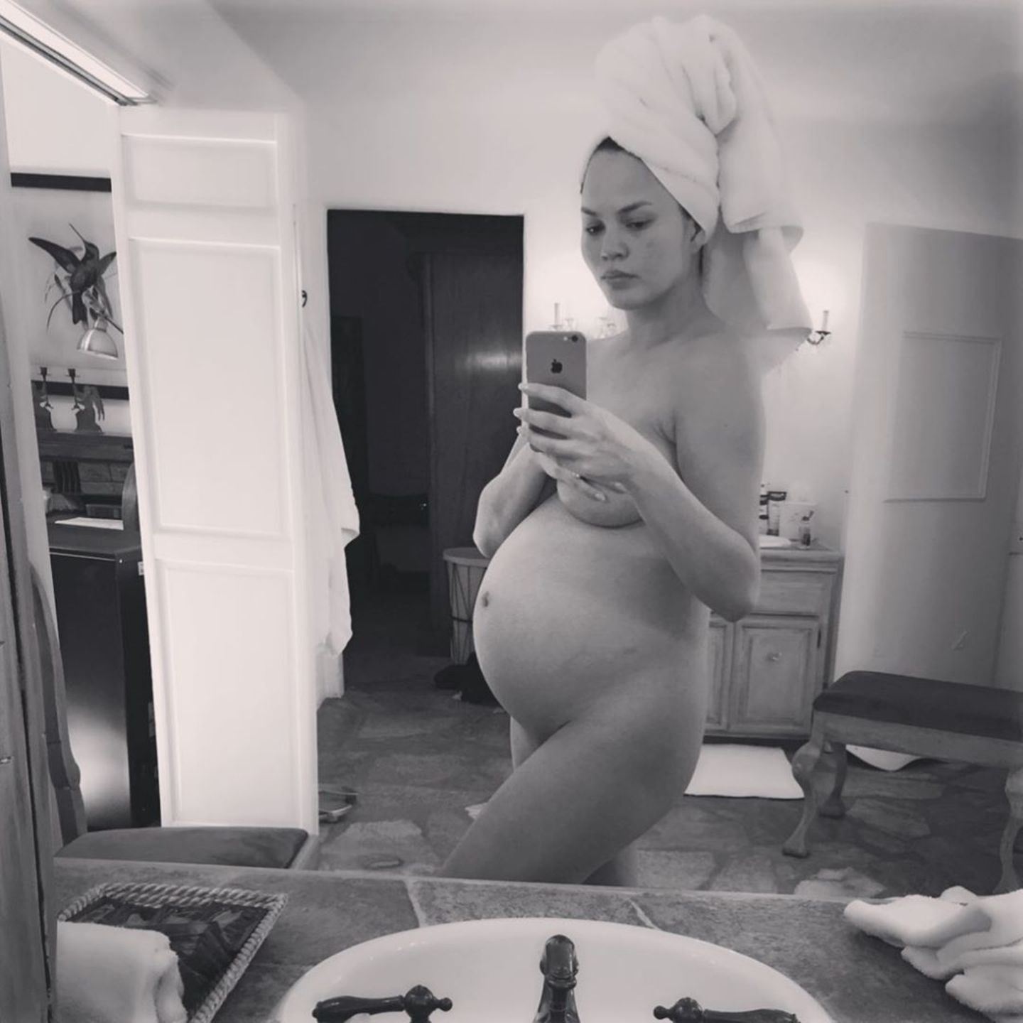 Nude Pregnant Selfies