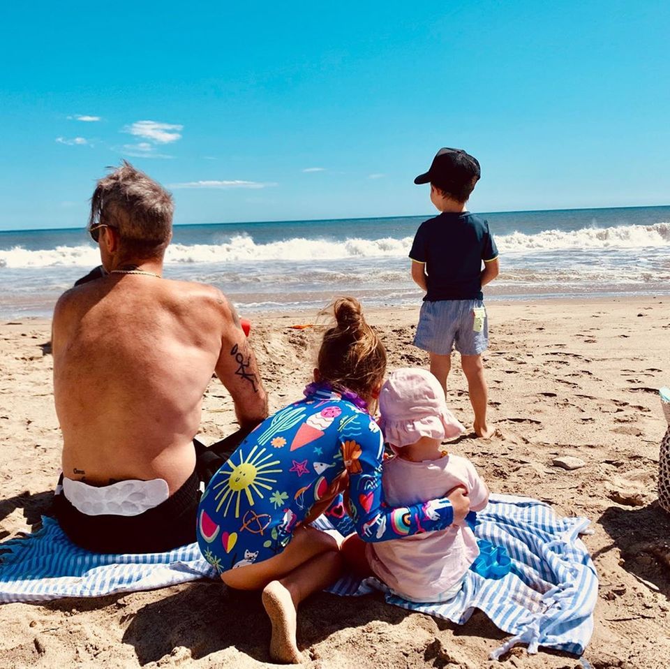 11. Mai 2019 Ein Samstag am Meer! Ayda Field und Robbie Williams verbringen das Wochenende ganz entspannt mit ihren süßen Kindern Theodora, Colette und Charlton am Strand.
