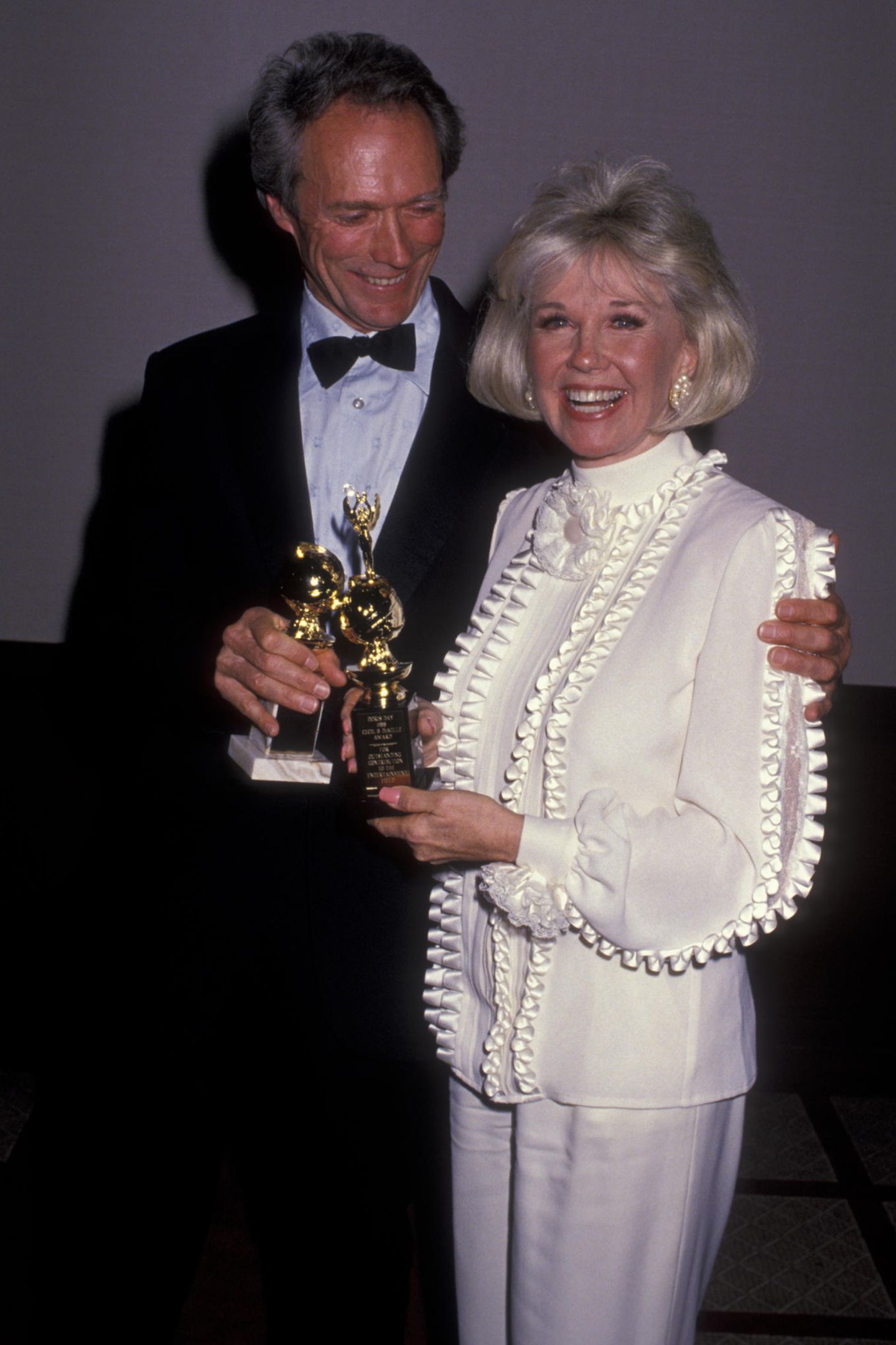1989 zeigt sich Doris Day mit ihrem Schauspielkollegen Clint Eastwood bei der Verleihung der Golden Globes.
