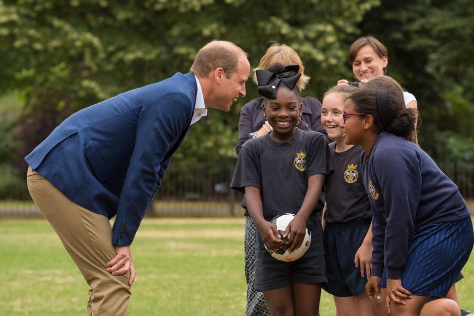 Prinz William nimmt an einem Fußballtraining des Fußballprogramm Wildcats Girls' teil