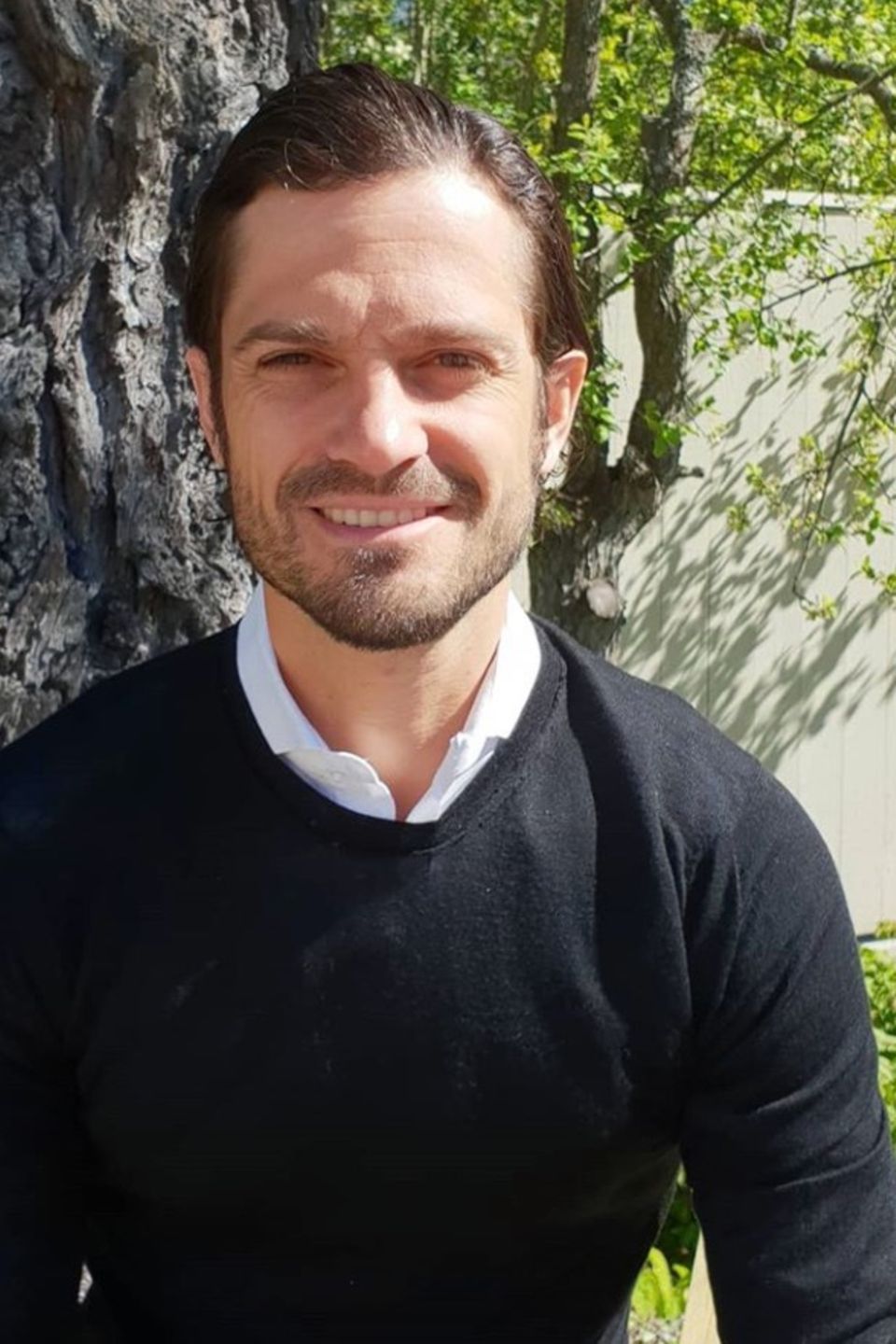 Mit einem Posting bedankt sich Carl Philip am Tag nach seinem 40. Geburtstag bei seinen Fans und Followern: "Ich möchte mich für all die herzlichen Glückwünsche bedanken, die ich gestern zu meinem 40. Geburtstag erhalten habe", schreibt der schöne Schwedenprinz zu einem Foto von sich, auf dem er von der Sonne geblendet in die Kamera lächelt. Mit einem Posting bedankt sich Carl Philip am Tag nach seinem 40. Geburtstag bei seinen Fans und Followern: "Ich möchte mich für all die herzlichen Glückwünsche bedanken, die ich gestern zu meinem 40. Geburtstag erhalten habe", schreibt der schöne Schwedenprinz zu einem Foto von sich, auf dem er von der Sonne geblendet in die Kamera lächelt.