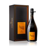 Welch ein glamouröser Auftritt der "La Grande Dame 2008"! Die Cuvée ist das Juwel von Veuve Clicquot und wurde erstmals im Jahr 1972 herausgegeben. Mit 92 Prozent Pinot Noir enthält sie den höchsten Anteil in der Geschichte von Veuve Clicquot. Ca. 135 Euro