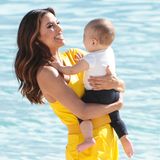 Zwischen den Auftritten auf dem Roten Teppich genießt Eva Longoria die Zeit mit ihrem Sohn Santiago am Strand von Cannes.