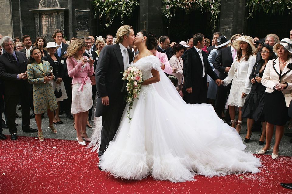 Karl Lagerfeld entwarf das Hochzeitskleid von Verona Pooth.