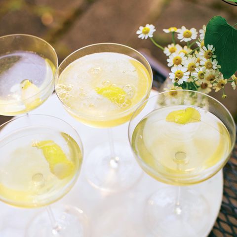 Holunderblüten-Champagner-Cocktail: Cheers auf 25 Jahre GALA!