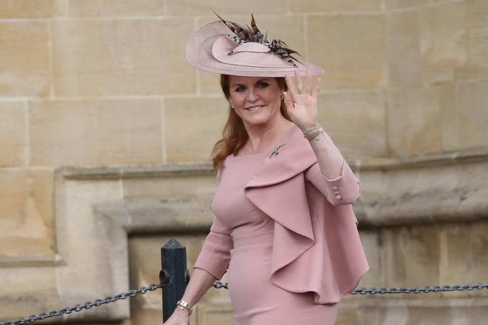 Gabriella Windsor : Sarah Ferguson winkt für die Fotografen in die Kameras. Sarah Ferguson winkt für die Fotografen in die Kameras.