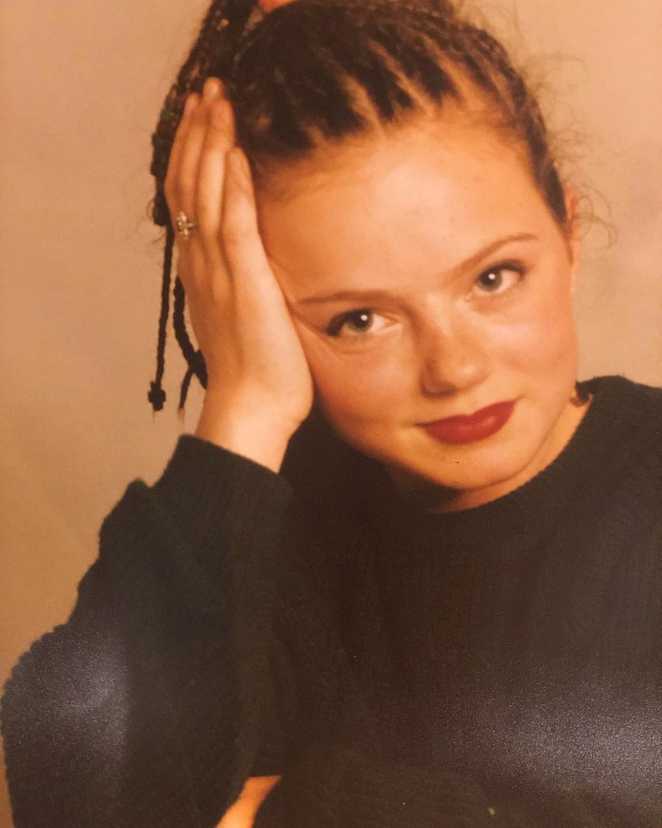 Geri Halliwell Wow, wie hübsch: Geri Halliwell teilt auf Instagram einen Schnappschuss, auf dem die "Spice-Girls"-Sängerin im zarten Alter von 16 Jahren zu sehen ist. Fotogen - und ambitioniert - war "Ginger Spice" also schon immer, schließlich hat sie bereits schon damals die "Weltherrschaft" geplant, wie Geri in einem Kommentar unter dem Foto verrät. Geri Halliwell Wow, wie hübsch: Geri Halliwell teilt auf Instagram einen Schnappschuss, auf dem die "Spice-Girls"-Sängerin im zarten Alter von 16 Jahren zu sehen ist. Fotogen - und ambitioniert - war "Ginger Spice" also schon immer, schließlich hat sie bereits schon damals die "Weltherrschaft" geplant, wie Geri in einem Kommentar unter dem Foto verrät.