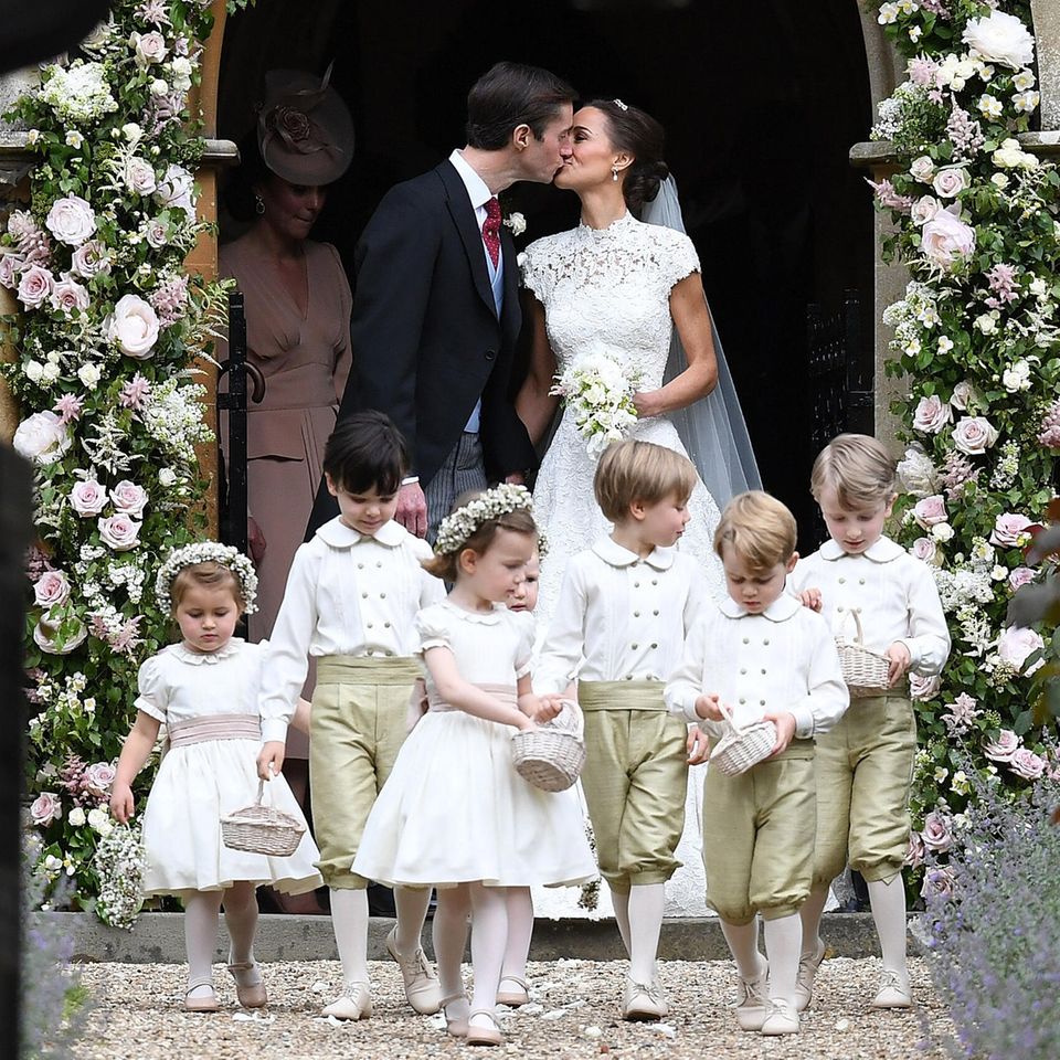 20. Mai 2019 Herzlichen Glückwunsch! Pippa Middleton und James Matthews feiern heute Hochzeitstag. Vor genau zwei Jahren gaben sie sich in einer romantischen Zeremonie das Jawort. GALA blickt zurück auf die schönsten Bilder der Trauung.