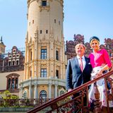 20. Mai 2019  Eine traumhafte Kulisse: Königin Máxima und König Willem-Alexander posieren vor dem Schloss in Schwerin.