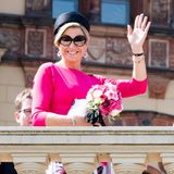 20. Mai 2019  Königin Máxima zeigt sich bei der Ankunft in Schwerin gut gelaunt und winkt der wartenden Menge herzlich zu.