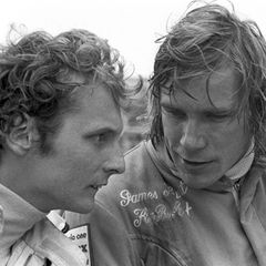 James Hunt (r.) ist Niki Laudas großer Konkurrent (hier beim Großen Preis der Niederlande 1973).