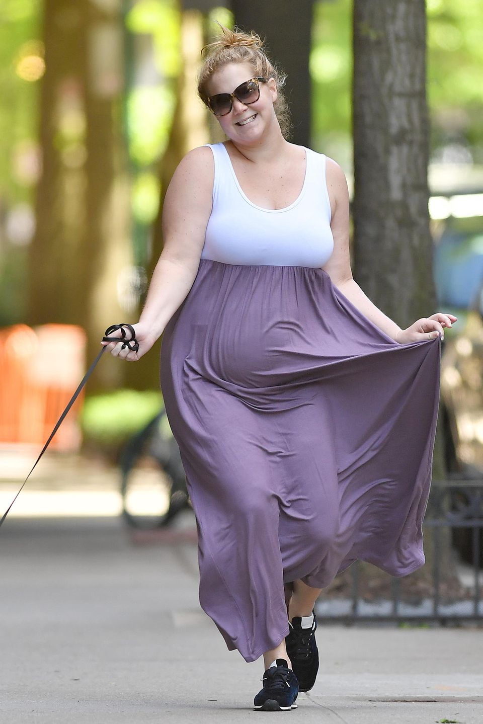18. Mai 2019  Der frisch gebackenen Mutter scheint es knapp zwei Wochen nach der Geburt ihres ersten Sohnes schon wieder bestens zu gehen: Gut gelaunt hüpft die Schauspielerin durch die Straßen von New York. 