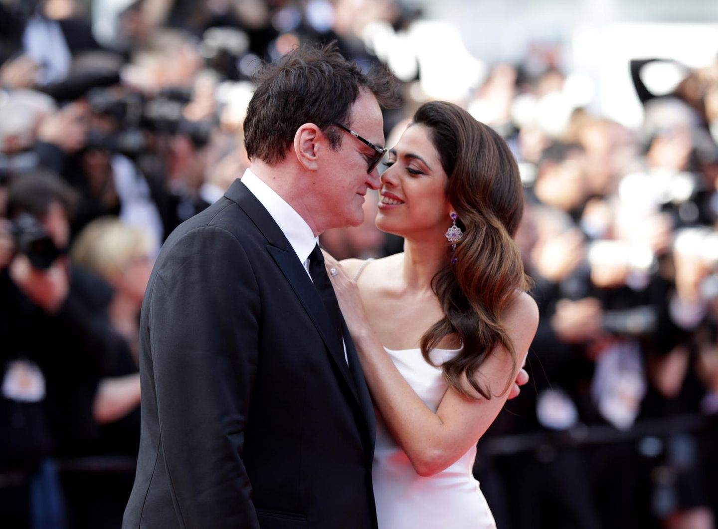 Quentin Tarantino und Ehefrau Daniella Pick können kaum die Finger voneinander lassen. 