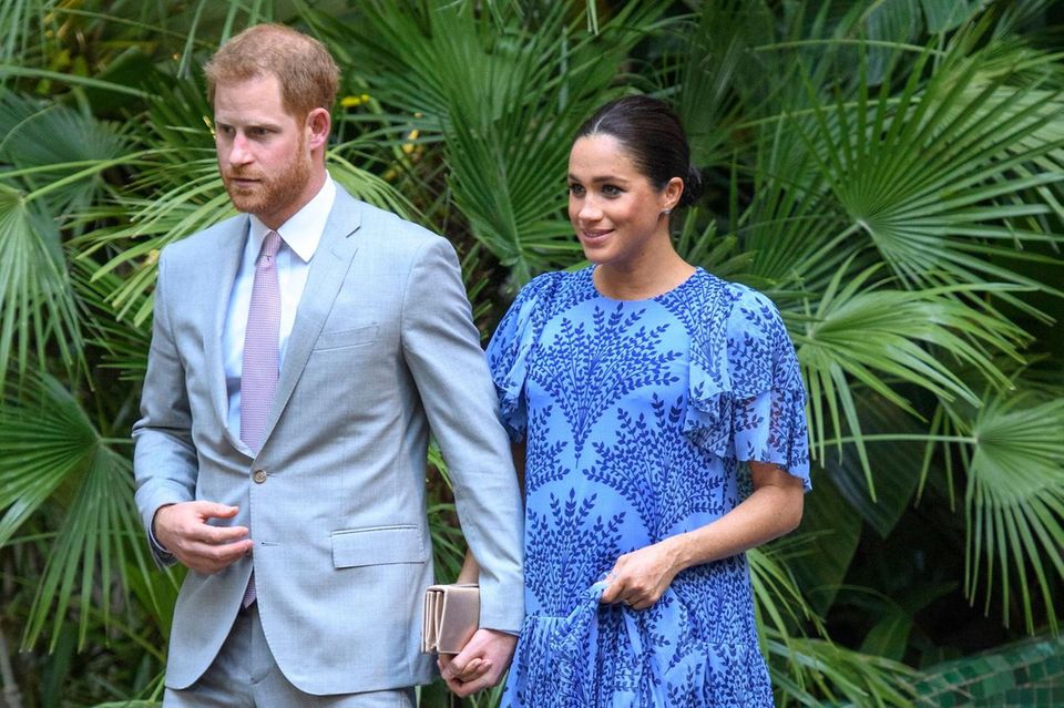Royal-Fotograf im Interview: Dieses Foto von Prinz Harry und Herzogin Meghan schoss Tim Rooke im Februar 2019 in Marokko. Ein Foto der Kleidung der damals schwangeren Meghan gibt's nur mit Harry im Bild – oder seinem abgeschnittenem Arm. Prinz Harry und Herzogin Meghan