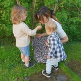 26. Mai 2019  Prinzessin Sofia genießt den Muttertag mit ihren zwei Söhnen, Prinz Alexander und Prinz Gabriel. Diese lassen Blumen sprechen und beweisen ihrer Mama mit selbstgepflückten Geschenken ihre Liebe.
