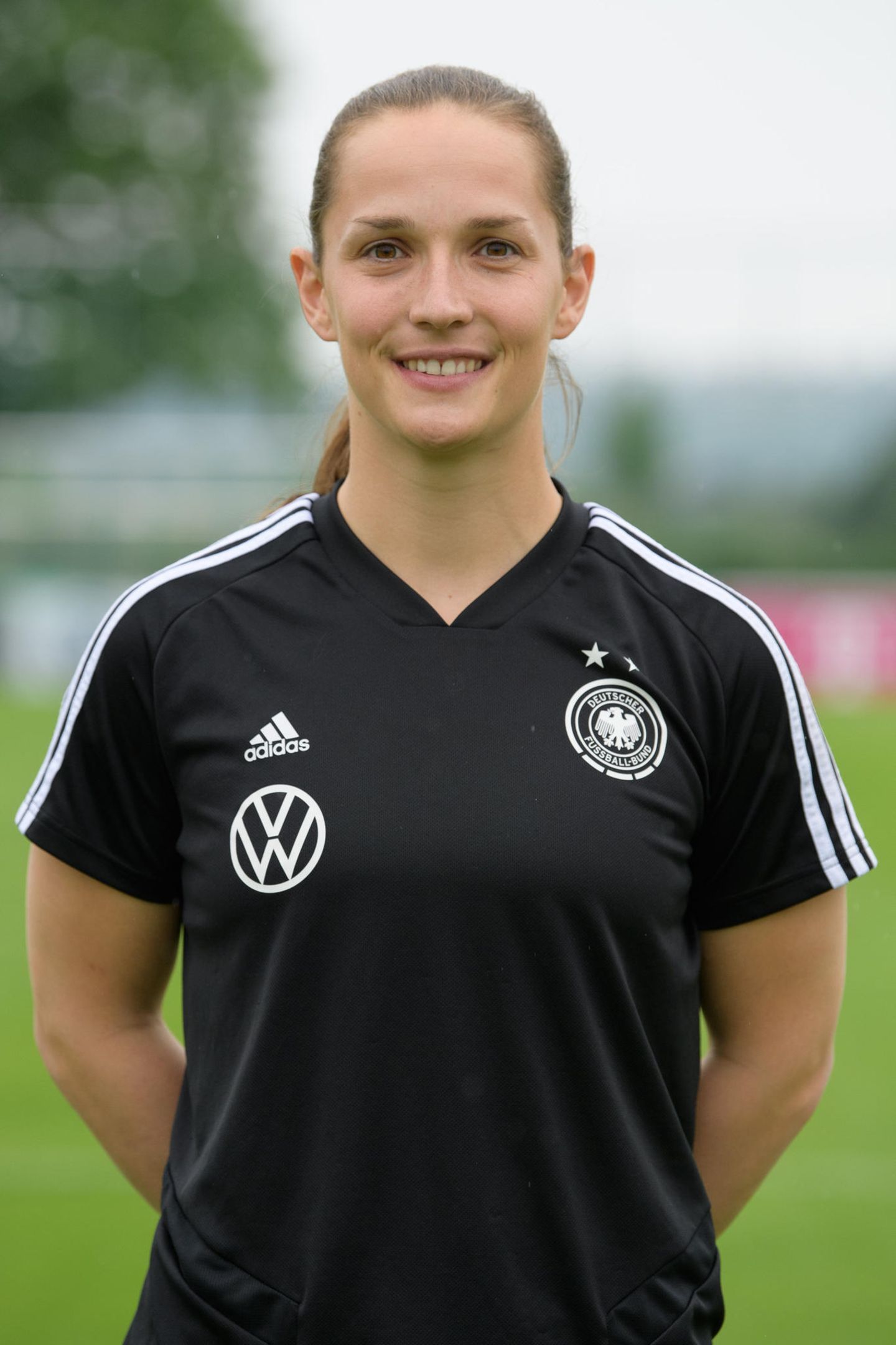 Laura Benkarth   Position: Torwärtin  Verein: FC Bayern München  Beruf: Hauptberuflich Fußballerin