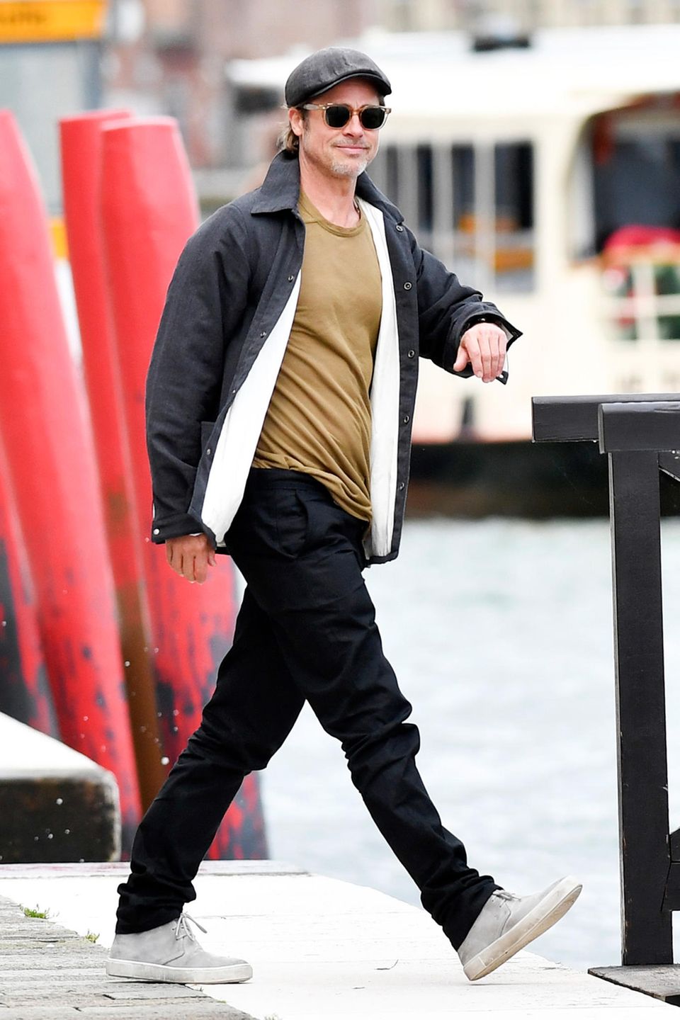 28. Mai 2019 Endlich wieder Brad! Nachdem sich der Hollywood-Star schon bei der Premiere seines neuen Films "Once Upon a Time in Hollywood" in Cannes gezeigt hatte, ist er nun nach Venedig weitergezogen, um seiner großen Leidenschaft nachzugehen: Kunst sammeln. Während der Promo-Tour für den 9. Tarantino-Streifen sehen wir Brad hoffentlich dann wieder häufiger. 28. Mai 2019 Endlich wieder Brad! Nachdem sich der Hollywood-Star schon bei der Premiere seines neuen Films "Once Upon a Time in Hollywood" in Cannes gezeigt hatte, ist er nun nach Venedig weitergezogen, um seiner großen Leidenschaft nachzugehen: Kunst sammeln. Während der Promo-Tour für den 9. Tarantino-Streifen sehen wir Brad hoffentlich dann wieder häufiger.