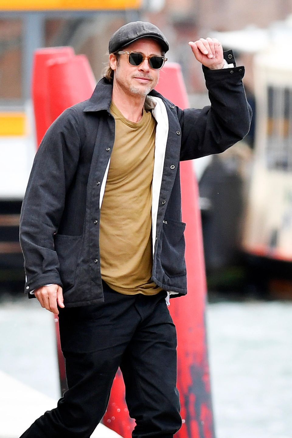 Stars gesichtet: Brad Pitt schickt Grüße aus Venedig Stars gesichtet: Brad Pitt schickt Grüße aus Venedig