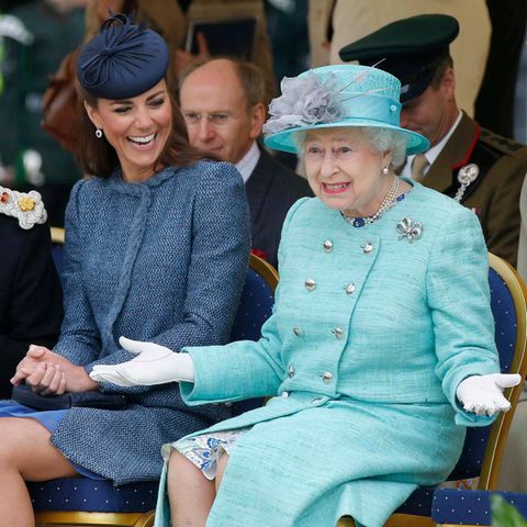 Herzogin Kate + Queen Elizabeth