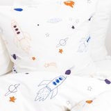 I'm a Rocketman....In unseren Träumen fliegen wir dank dieser wunderschönen Bettwäsche (in zwei Größen erhältlich) den Sternen entgegen. Edition "Ready Rocket" von Katha Covers, ab ca. 49 Euro