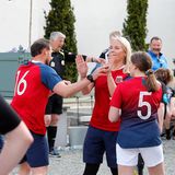 29. Mai 2019  Klatsch ein! Prinz Haakon von Norwegen und seine Familie geben während des Spiels alles.