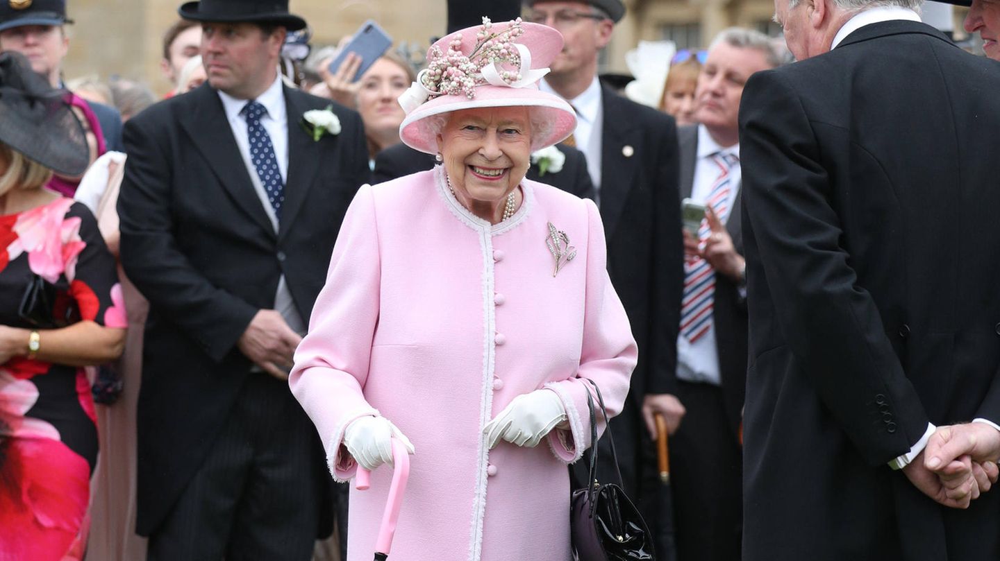 Der ModeTick der Queen Regenschirme in allen Farben GALA.de