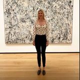 Vor einem Kunstwerk von Pollock in der National Gallery of Art verschmilzt Ivanka Trump fast mit dem Hintergrund. Ihr Polka-Dot-Oberteil passt sich den wilden Pinselstrichen des Malers hervorragend an.
