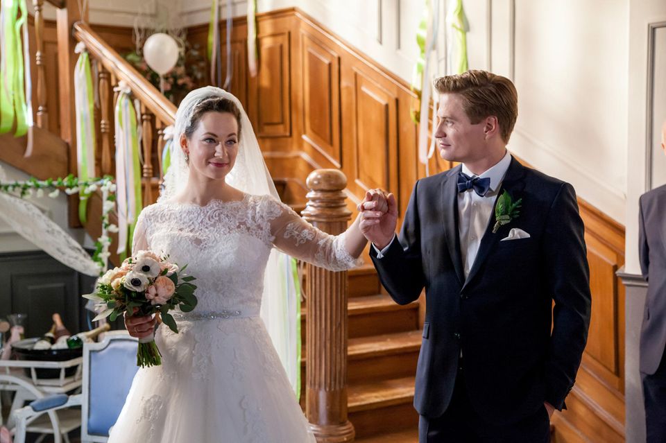 "Sturm der Liebe": Tina (Christin Balogh) heiratet Ragnar (Jeroen Engelsman)