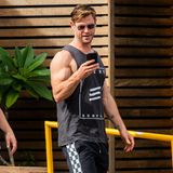 Zurück in seiner Rolle als Thor legt Chris Hemsworth wieder mächtig zu. Zu seinen Hochzeiten geht er sechs Mal die Woche zum Training und stemmt Gewichte. Das sieht man seinen Armen Anfang 2019 definitiv an.