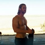 Als der erste "Thor" 2011 im Kino spielt, kann man den Blick kaum von Chris Hemsworths Oberkörper abwenden. Der Australier hat für seine Rolle als Marvel-Superheld ordentlich Muskeln aufgebaut. 