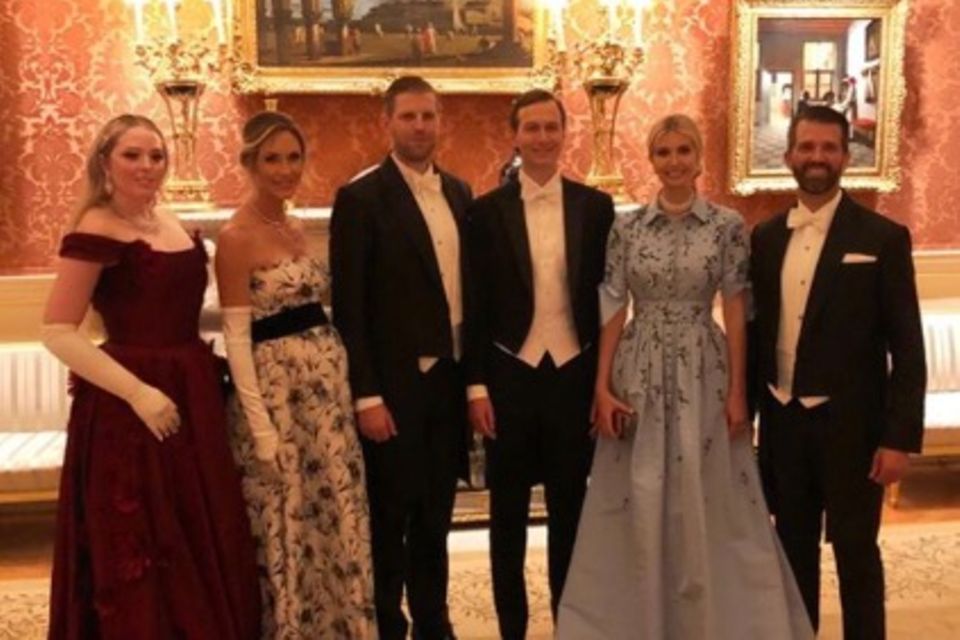 Der Trump-Clan: Tiffany, Lara, Eric, Jared (Kushner), Ivanka und Eric im Buckingham Palast