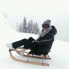 5. Januar 2019  Auch bei winterlichen Temperaturen macht Lena Gercke auf einem Schlitten eine fantastische Figur.