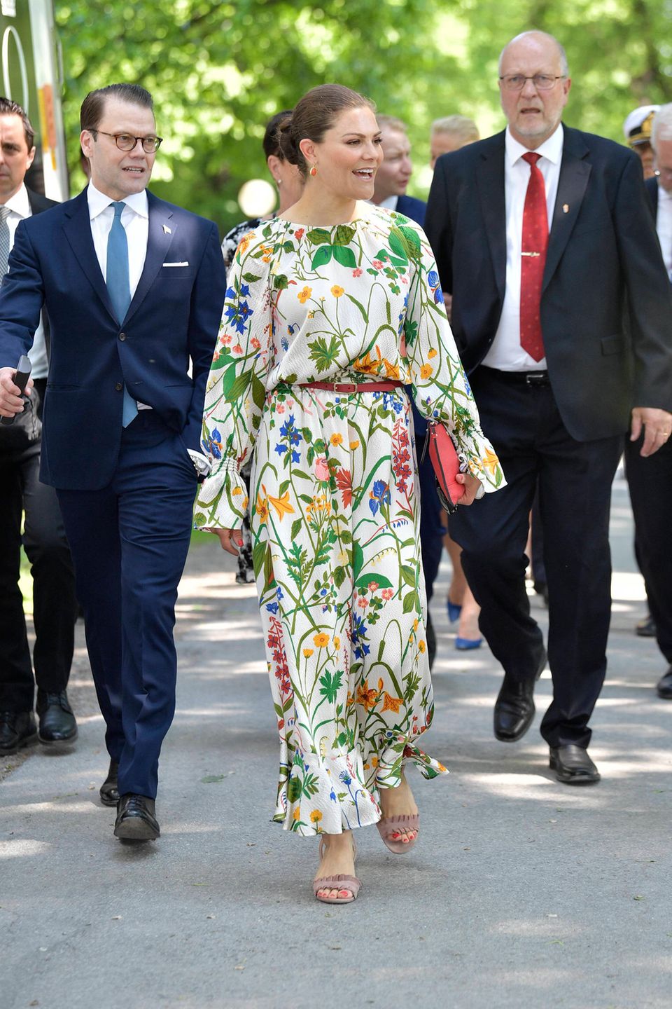 Prinz Daniel und Prinzessin Victoria kommen zu den Feierlichkeiten in den Hagapark. Prinz Daniel und Prinzessin Victoria kommen zu den Feierlichkeiten in den Hagapark.
