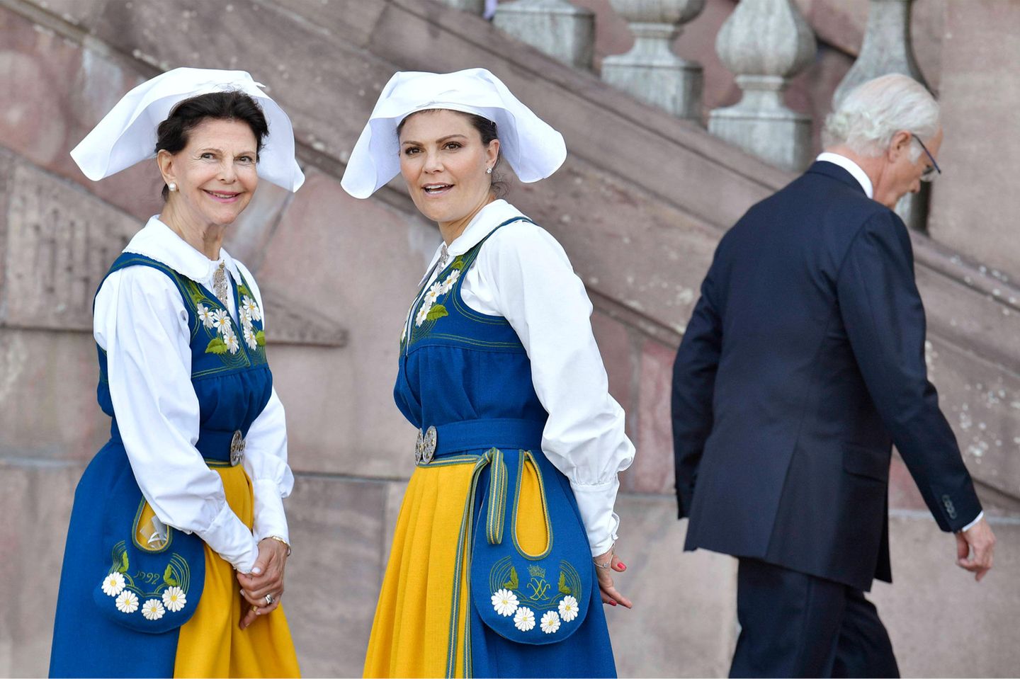 Königin Silvia und Prinzessin Victoria haben einiges zu besprechen, König Carl Gustaf macht sich indes schon mal aus dem Staub.