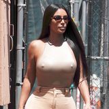 Von einem Mode-Malheur kann man hier wohl nicht mehr sprechen. Dieses Nippelgate scheint Reality-Star Kim Kardashian offensichtlich bewusst gewählt zu haben.