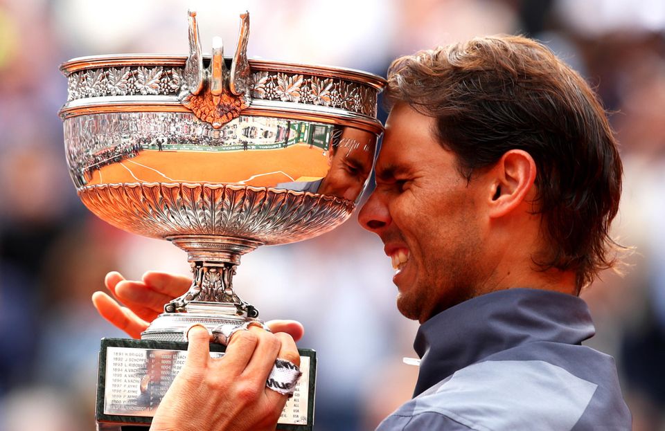 9. Juni 2019  So sieht Freude aus! Der spanische Tennis-Star Rafael Nadal gewinnt in Paris das Finale der French Open gegen den Österreicher Dominic Thiem.